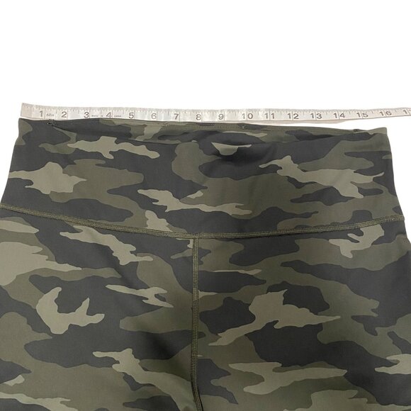 Athleta Ultimate 7/8 Tight Camo Print Size L - Picture 12 of 12